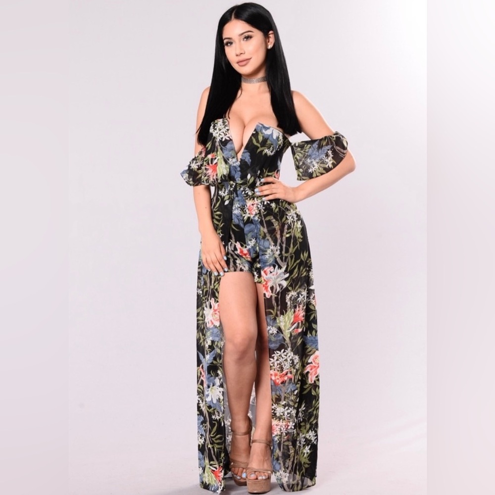 Fashion Nova Flower Garden Dress Size Small (No Sleeves) shorts inside